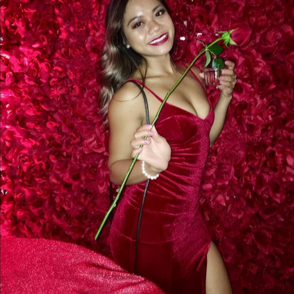 Red velour bodycon dress - Picture 3 of 4